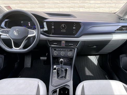 Certified 2022 Volkswagen Taos SE image 15