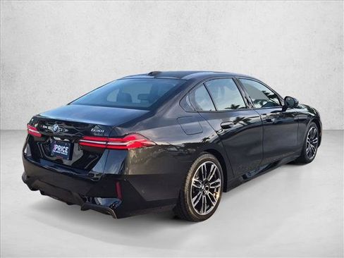Used 2025 BMW 530i w/ M Sport Package RWD image 5