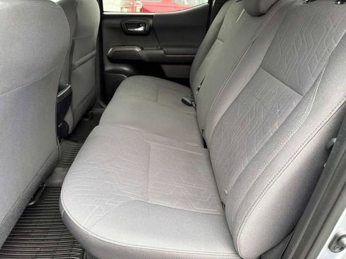 Used 2019 Toyota Tacoma TRD Sport image 21