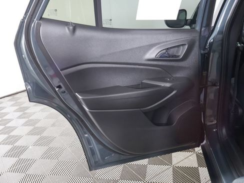Used 2025 Chevrolet Trax LT FWD image 21