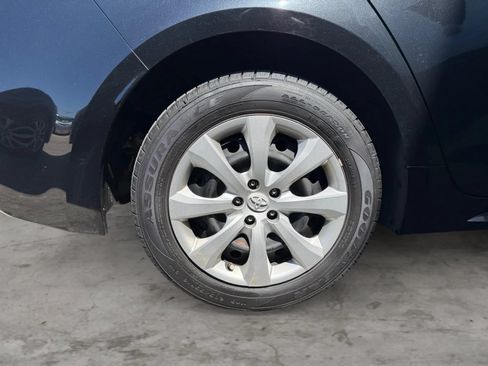 Used 2020 Toyota Corolla LE FWD image 45