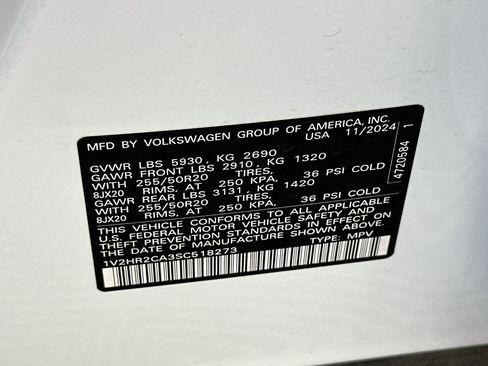 Used 2025 Volkswagen Atlas SE AWD/4WD image 12