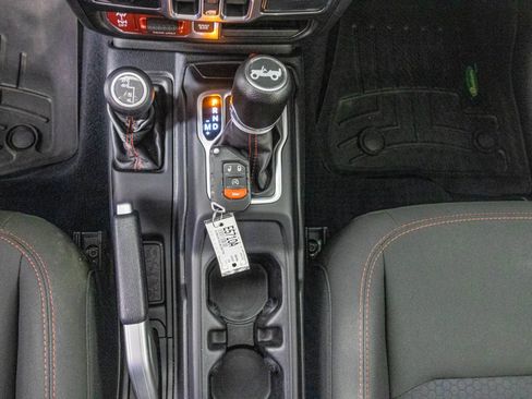 Used 2018 Jeep Wrangler Unlimited Rubicon w/ Cold Weather Group AWD/4WD image 27