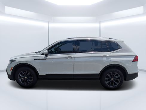 Used 2022 Volkswagen Tiguan SE FWD image 6
