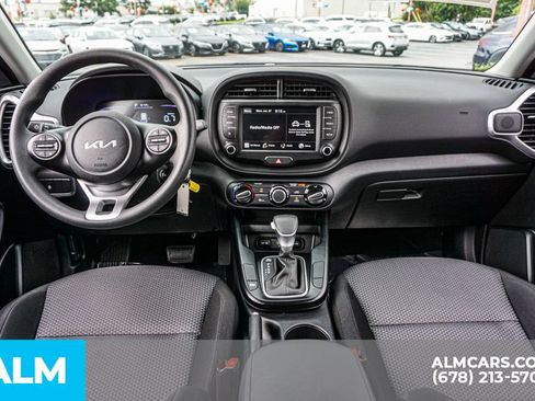 Used 2025 Kia Soul LX w/ LX Technology Package FWD image 26