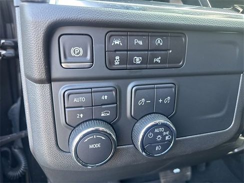 Certified 2025 Chevrolet Suburban RST w/ Comfort Package image 12