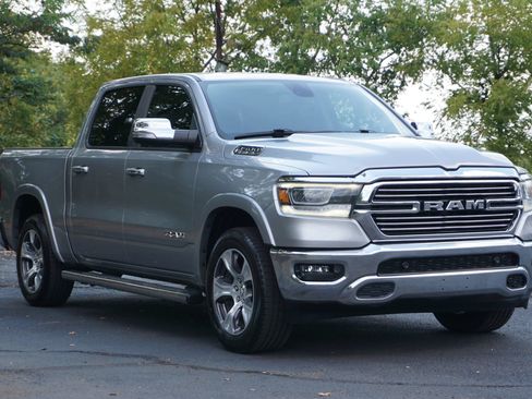Used 2019 RAM 1500 Laramie AWD/4WD image 3