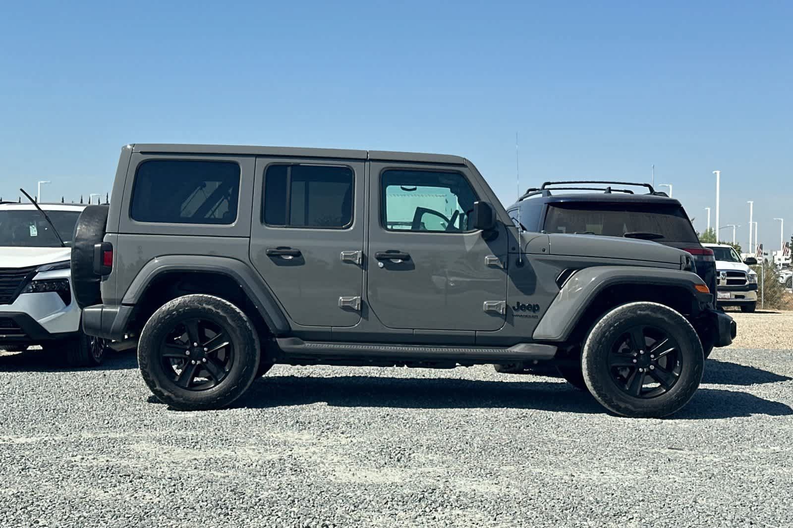 Used 2021 Jeep Wrangler Unlimited Sahara AWD/4WD image 9