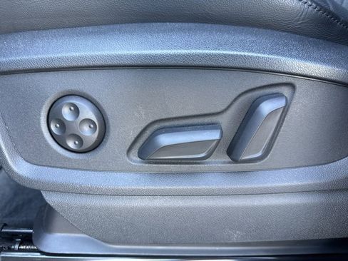 Used 2024 Audi SQ5 Premium w/ Convenience Package image 18