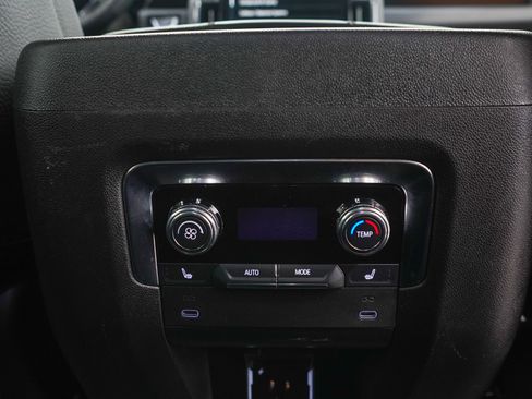 Used 2025 GMC Yukon Denali AWD/4WD image 15
