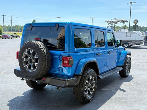 Used 2025 Jeep Wrangler Unlimited Sahara AWD/4WD image 5