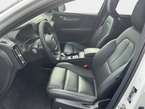 Used 2025 Volvo XC40 B5 Plus AWD/4WD image 10