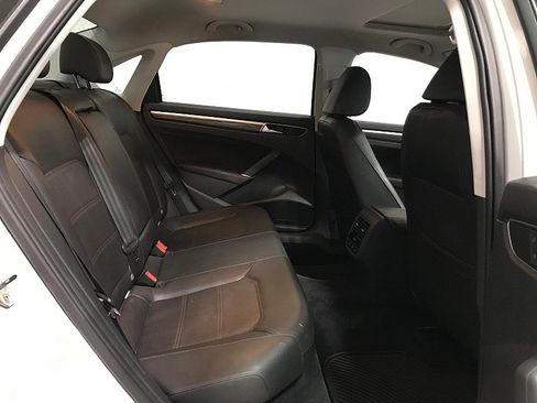 Used 2016 Volkswagen Passat 1.8T SE FWD image 17