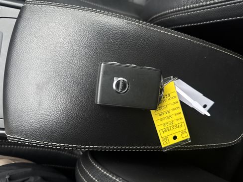 Used 2020 Volvo XC40 T5 Momentum image 29