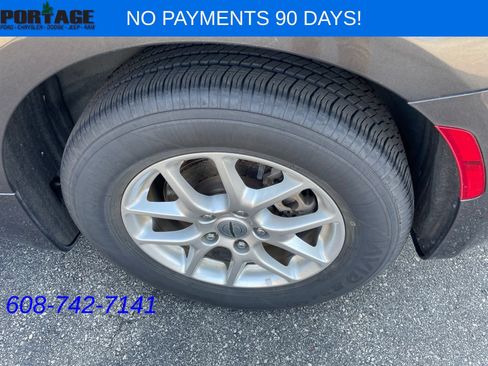 Used 2023 Chrysler Pacifica Touring-L FWD image 15