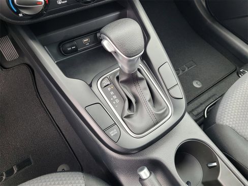 Used 2025 Kia Soul LX image 16