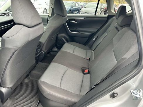 Used 2025 Toyota RAV4 XLE AWD/4WD image 19