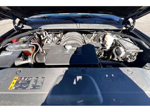 Used 2018 GMC Yukon SLT image 12