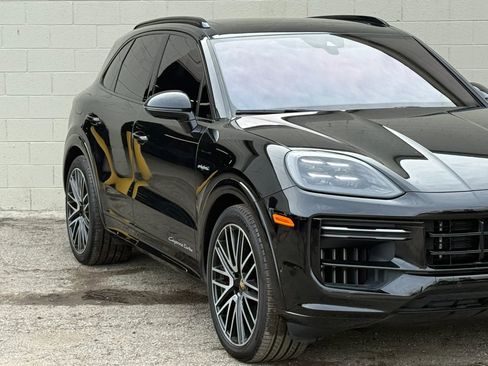 Used 2024 Porsche Cayenne Turbo image 23