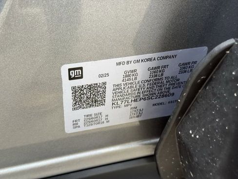 Used 2025 Chevrolet Trax LT image 35