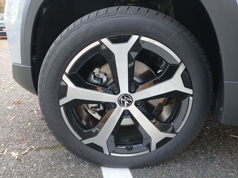 New 2026 Volkswagen Taos SEL image 27