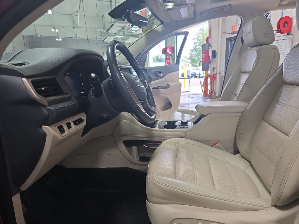Used 2022 GMC Acadia Denali w/ Denali Ultimate Package AWD/4WD image 17