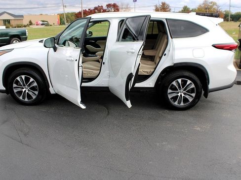 Used 2023 Toyota Highlander L image 6