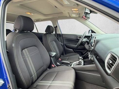 Used 2025 Hyundai Venue SEL FWD image 19