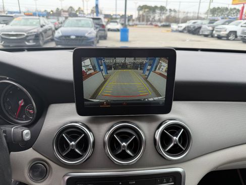 Used 2018 Mercedes-Benz GLA 250 image 13