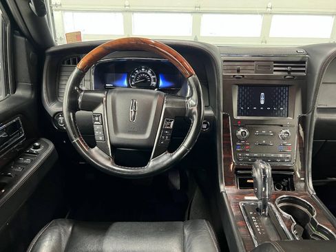 Used 2017 Lincoln Navigator L Reserve AWD/4WD image 8