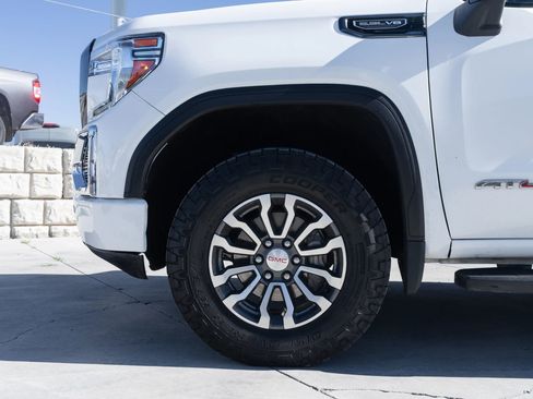 Used 2021 GMC Sierra 1500 AT4 w/ Technology Package image 4