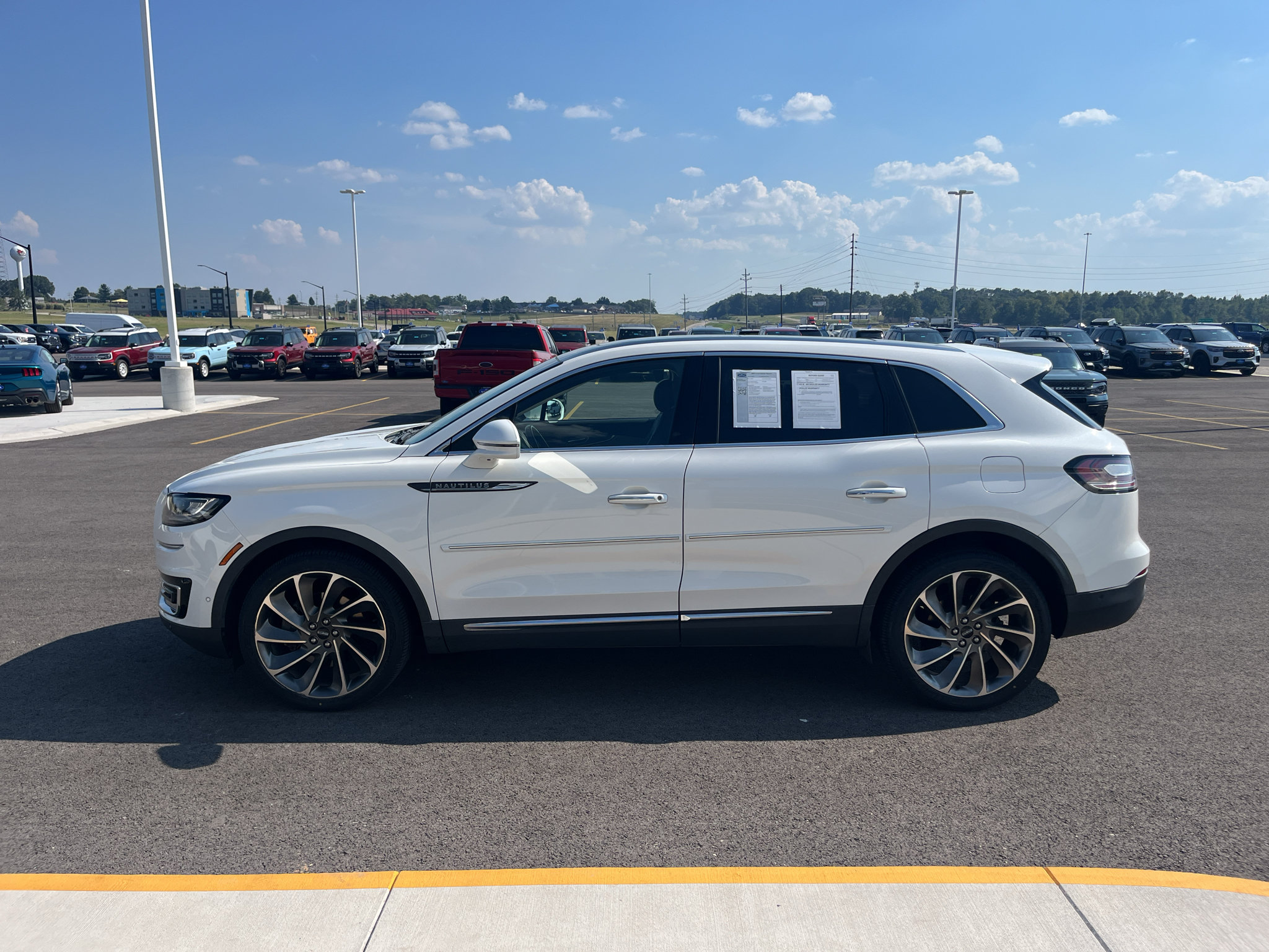 Used 2020 Lincoln Nautilus Reserve w/ Equipment Group 201A AWD/4WD image 8