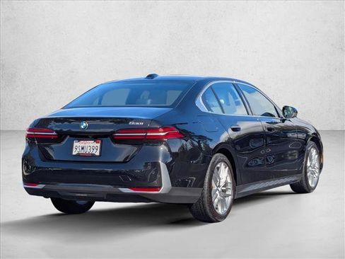 Used 2025 BMW 530i w/ Premium Package image 5
