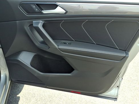 Certified 2023 Volkswagen Tiguan SE R-Line FWD image 9