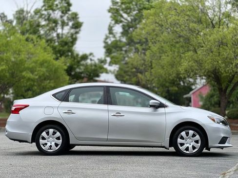 Used 2019 Nissan Sentra S FWD image 4