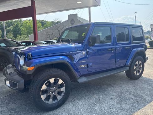 Used 2018 Jeep Wrangler Unlimited Sahara image 2