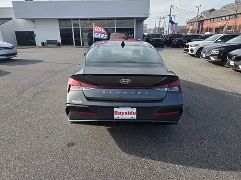 Used 2025 Hyundai Elantra Sport image 41