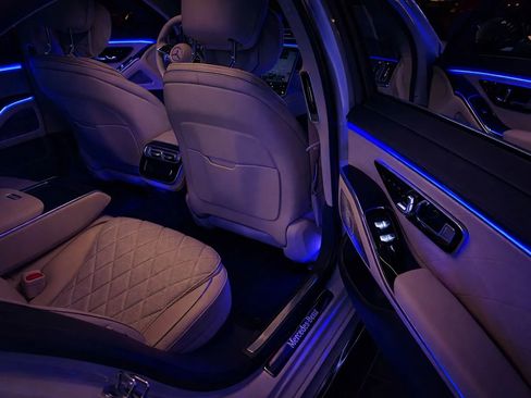 Used 2022 Mercedes-Benz S 580 4MATIC Sedan w/ AMG Line Package image 7