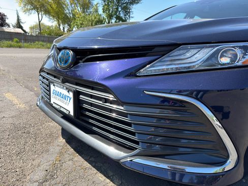 Used 2022 Toyota Camry XLE w/ Navigation Upgrade Package FWD image 5