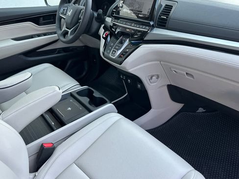 New 2026 Honda Odyssey Touring image 17