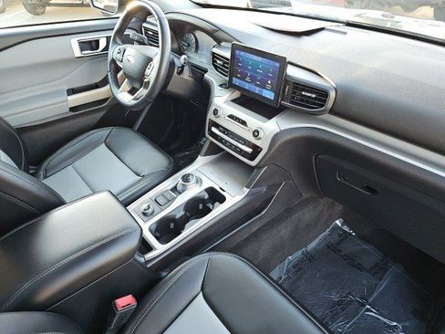 Used 2022 Ford Explorer XLT w/ Equipment Group 202A image 14