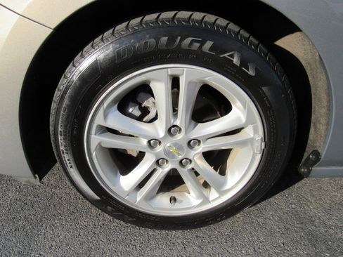 Used 2018 Chevrolet Cruze LT w/ Convenience Package image 10