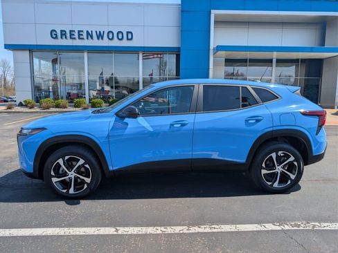 Used 2024 Chevrolet Trax RS w/ Driver Confidence Package image 2