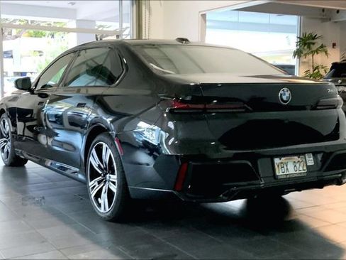 Used 2025 BMW 740i w/ Premium Package RWD image 5