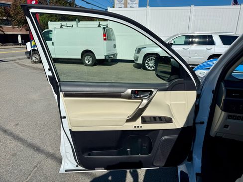Used 2020 Lexus GX 460 Premium image 14
