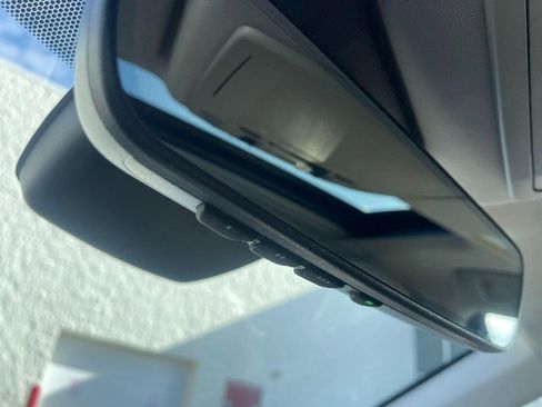 Used 2023 Toyota Highlander XLE image 36