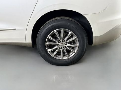 Used 2024 Buick Enclave Essence FWD image 31