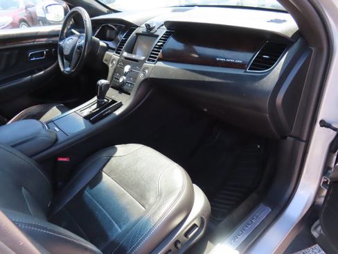 Used 2015 Ford Taurus Limited FWD image 16
