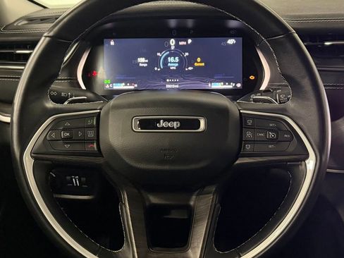 Used 2022 Jeep Grand Cherokee L Limited AWD/4WD image 16