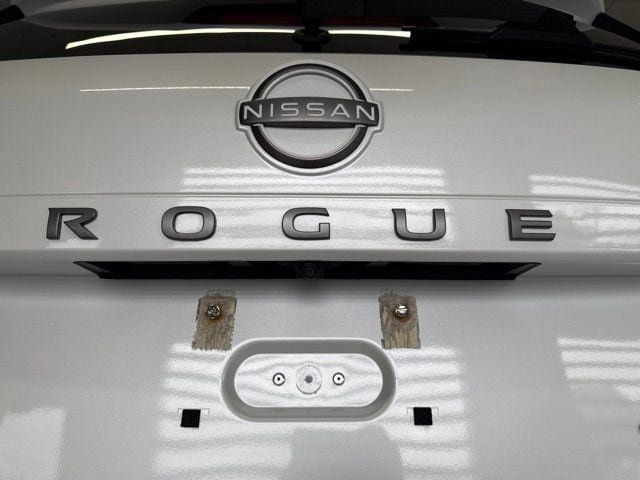 Used 2024 Nissan Rogue SV AWD/4WD image 16
